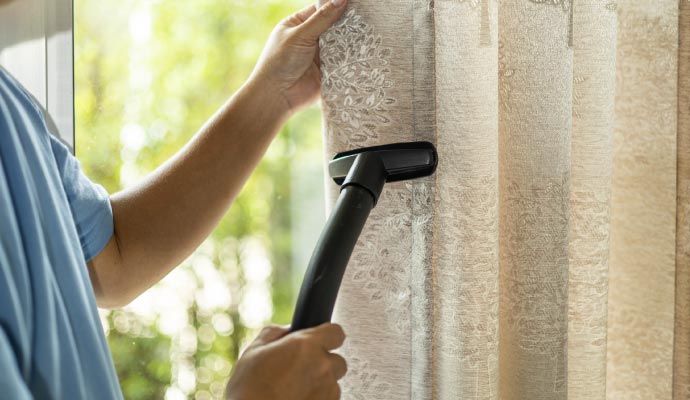 الاماراتي افضل شركات تنظيف ستائر بالشارقة drapery cleaning