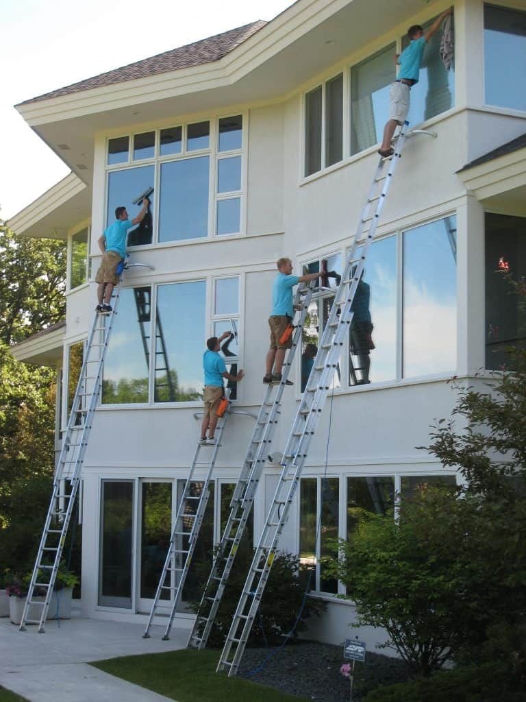 تنظيف الزجاج الخارجي