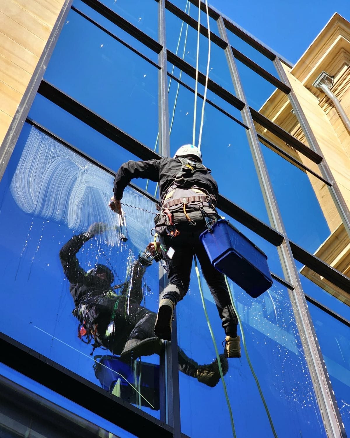 شركة تنظيف الواجهات الزجاجية في دبي