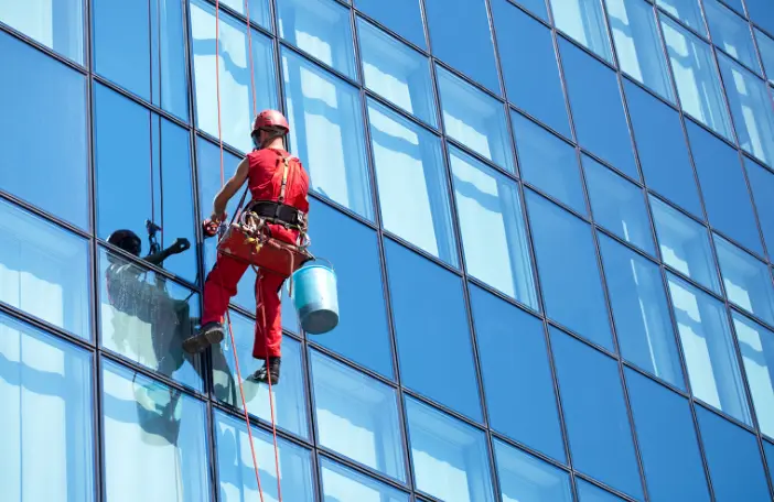 طريقة تنظيف واجهات الزجاج